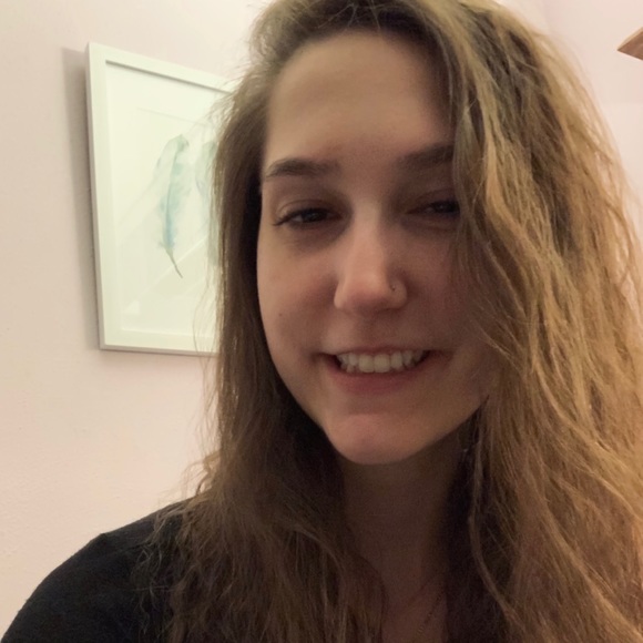 Meet your Posher, Hannah - Picture 1 of 1